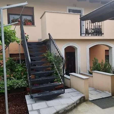 Homestay Greg's *
